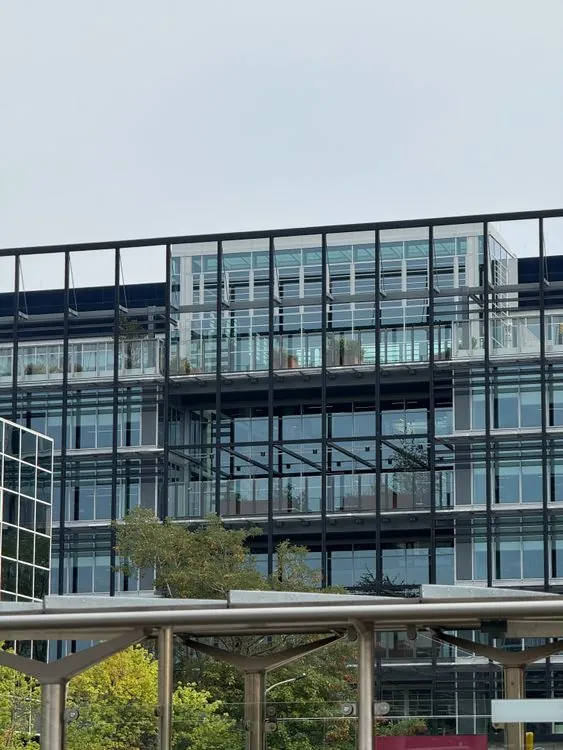 Öffentliche Gebäude & Behörden